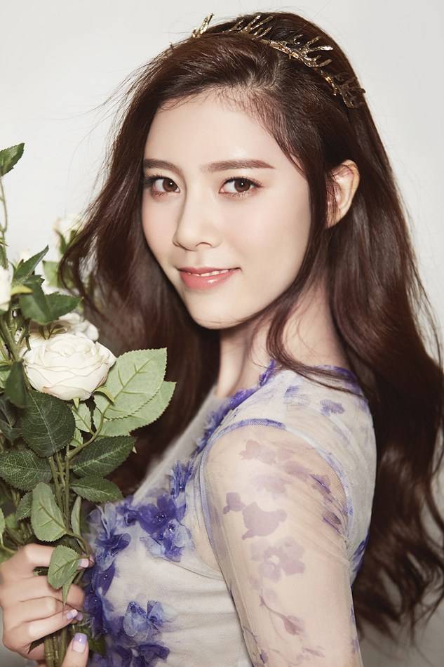 宋妍霏完美側(cè)顏寫真曝光 清新少女風仙氣十足