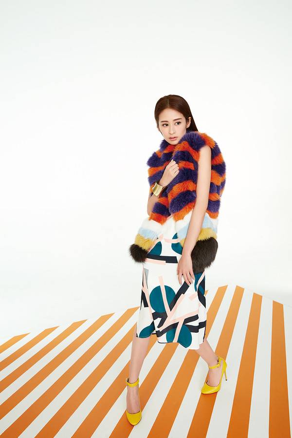 穎兒最新雜志寫真 玩轉秋日色彩