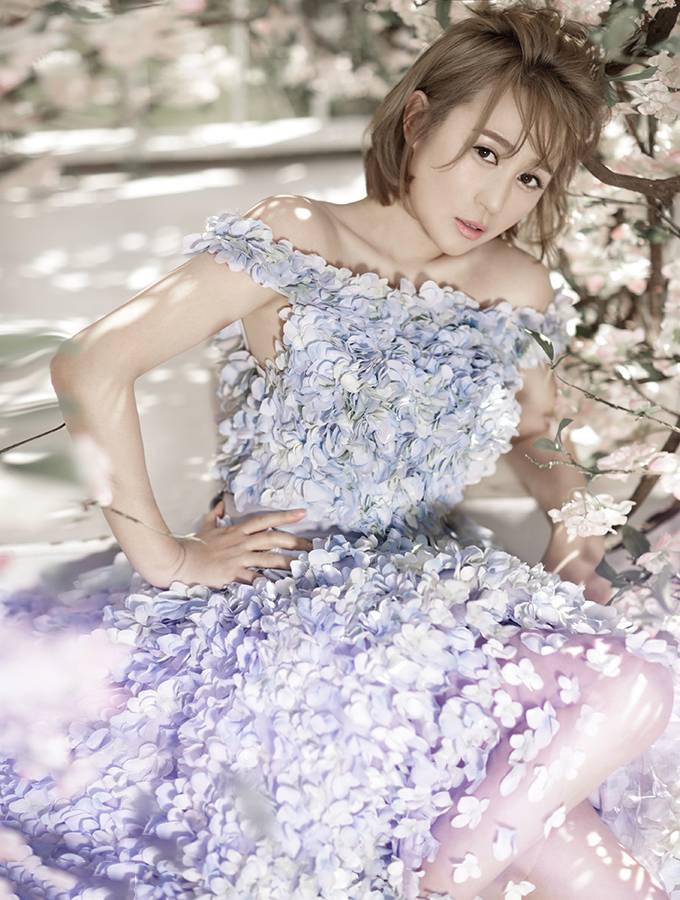 馬麗寫真大玩性感 小露香肩鎖骨迷人