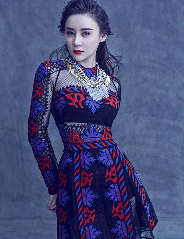 袁姍姍最新寫(xiě)真圖片 紅唇性感妖嬈復(fù)古