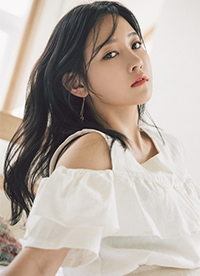 樸昭妍拍攝性感寫真圖片 香肩細腿身姿撩人”