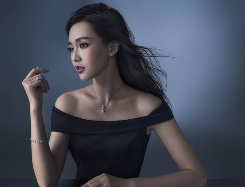 唐嫣寫真顯女王氣場 優(yōu)雅從容自信美麗