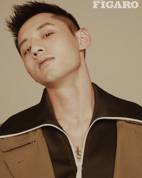 張繼科初秋時(shí)尚大片曝光 吐舌撩妹帥氣不減