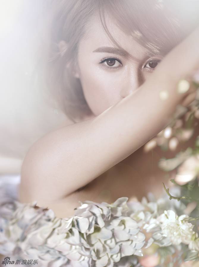 馬麗寫真大玩性感 小露香肩鎖骨迷人