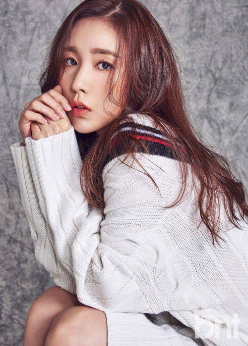 簡(jiǎn)美妍最新時(shí)尚寫(xiě)真 優(yōu)雅大氣魅力迷人