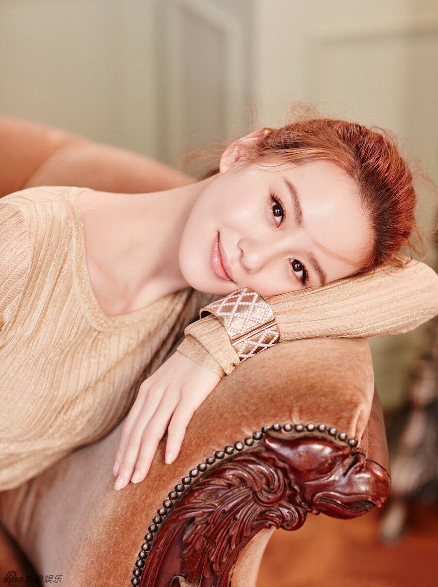 劉詩(shī)詩(shī)時(shí)尚雜志寫真大片 粉嫩優(yōu)雅美到窒息