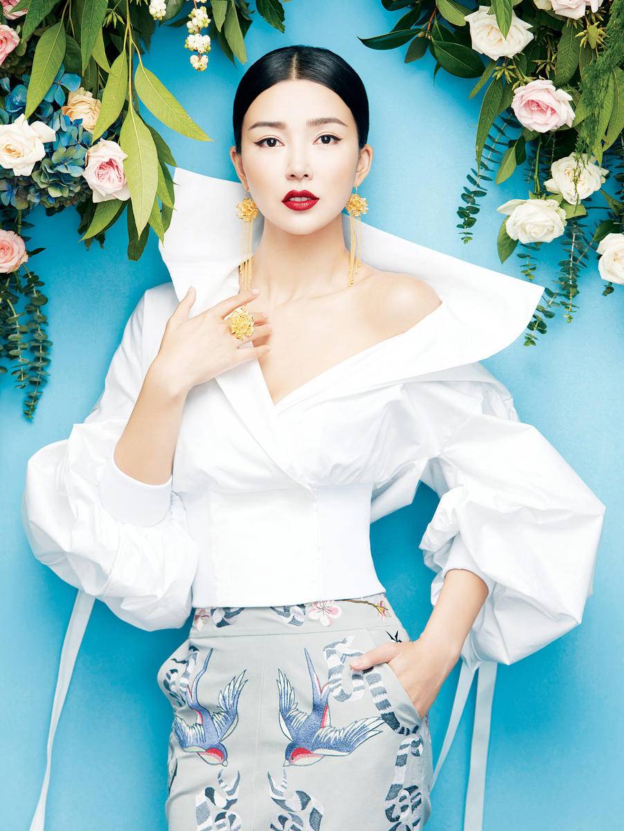 姚星彤性感寫真大片曝光 紅唇極致魅惑迷人