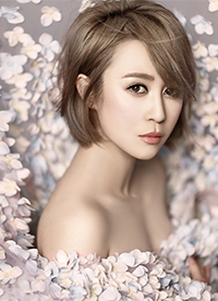 馬麗寫真大玩性感 小露香肩鎖骨迷人