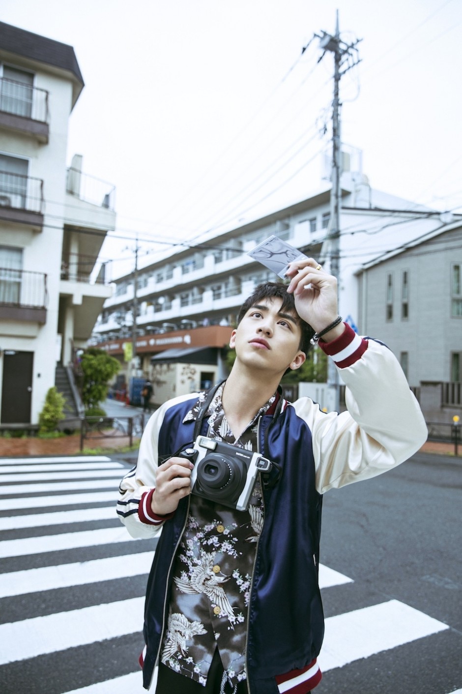 許魏洲雜志寫真照曝光 乖乖仔進(jìn)化不羈少年