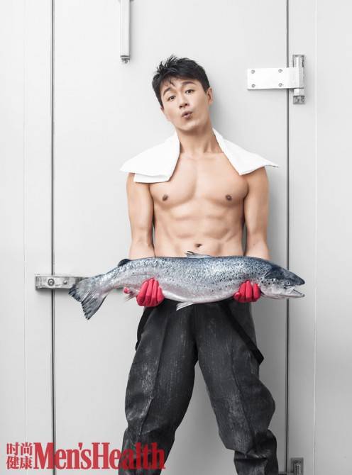 佟大為雜志封面大片曝光 化身&ldquo;性感廚男&rdquo;秀腹肌
