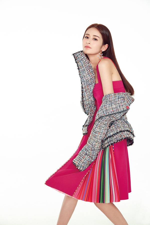 穎兒最新雜志寫真 玩轉(zhuǎn)秋日色彩