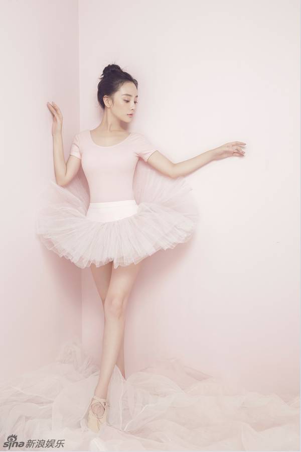 李小璐芭蕾寫真優(yōu)雅動(dòng)人 文藝范妙態(tài)絕倫