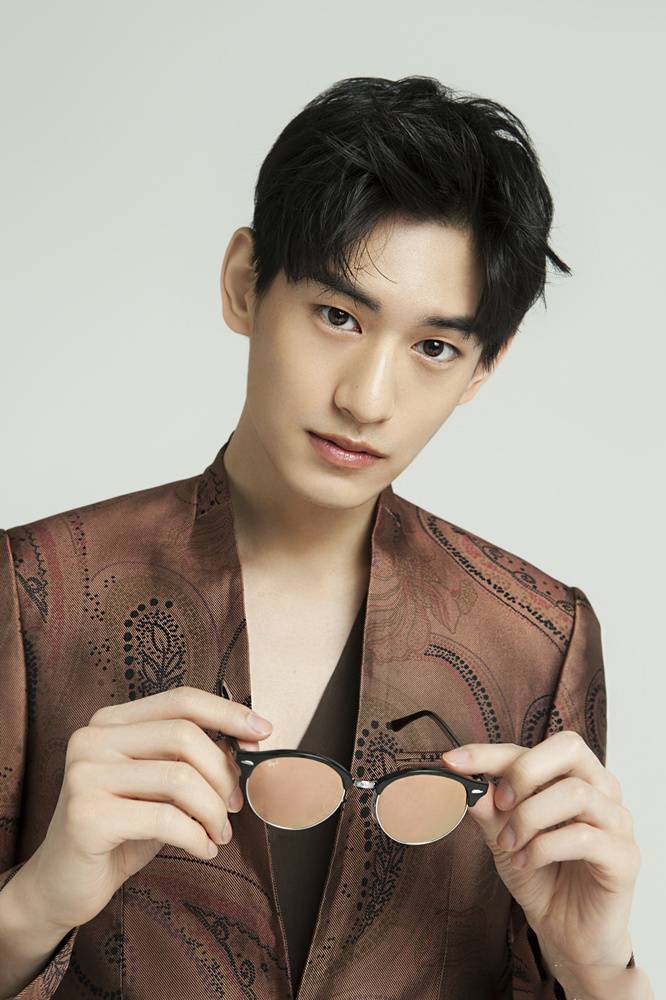 韓國模特金泰煥時(shí)尚大片 玩轉(zhuǎn)文藝學(xué)院風(fēng)