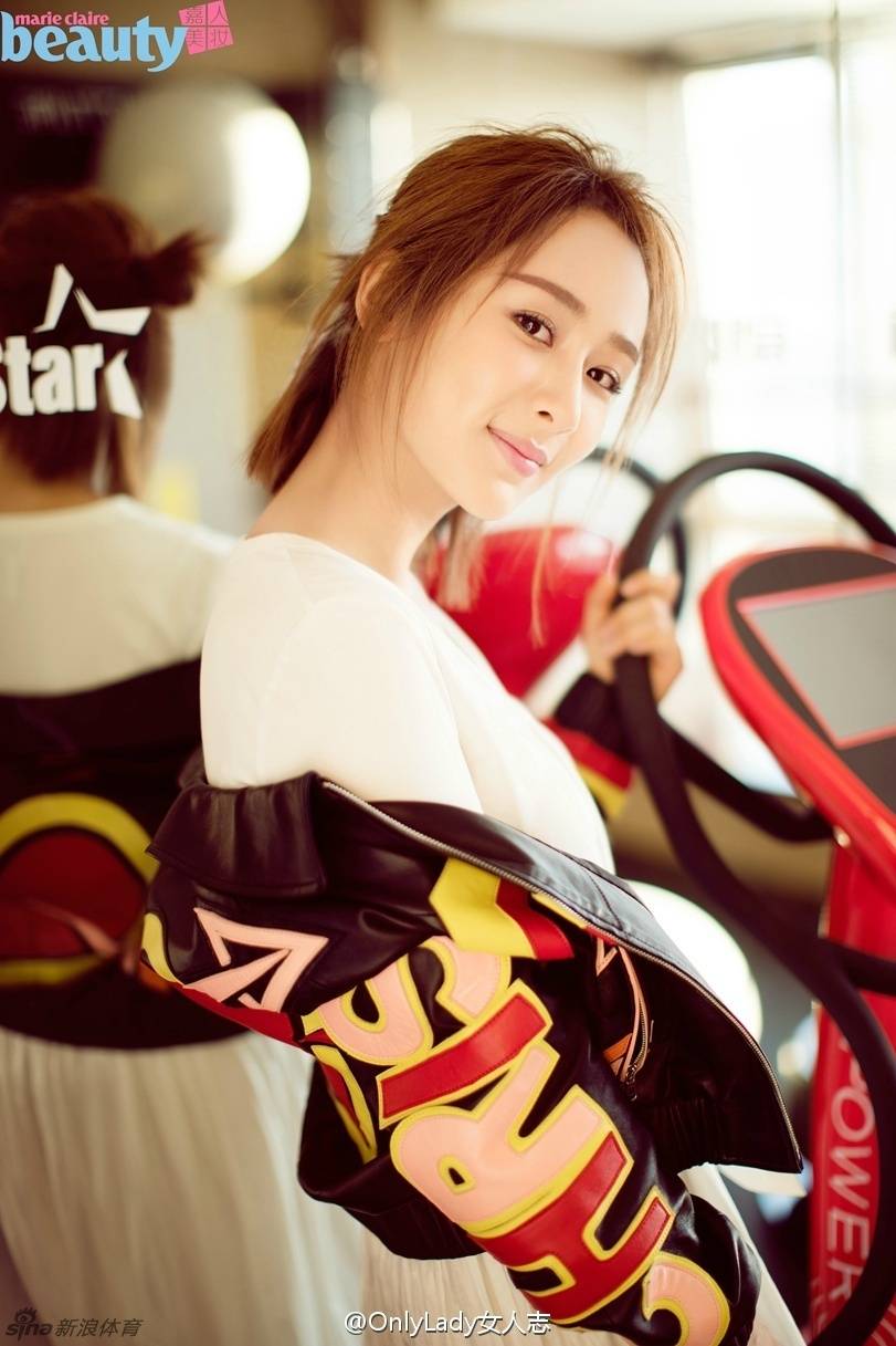 楊紫運(yùn)動(dòng)風(fēng)寫真大片 青春洋溢元?dú)鈯y暖又美