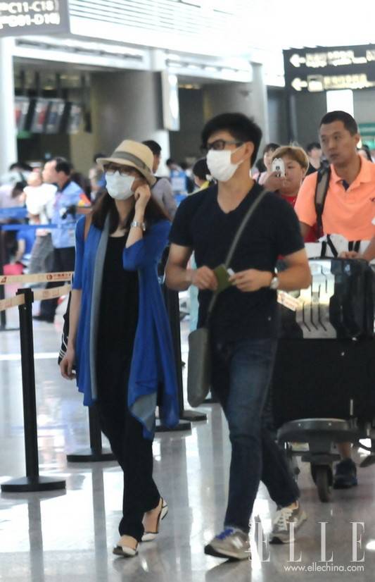 劉詩(shī)詩(shī)街拍生活照大曝光 私下搭配衣品超贊