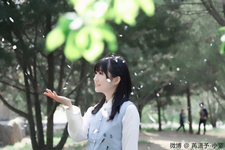 B站舞蹈系元?dú)饷郎倥{(lán) 來自二次元的治愈系少女