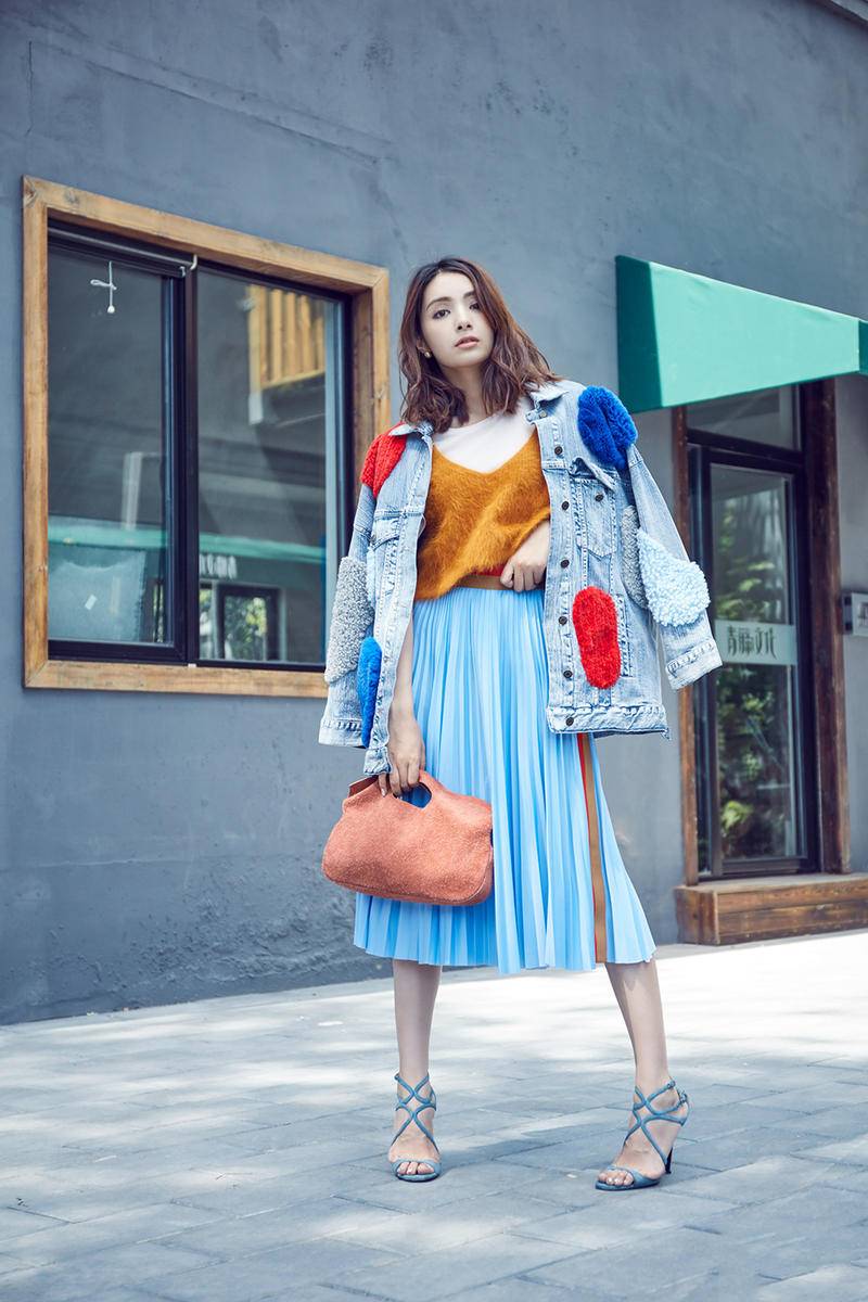 &ldquo;人魚公主&rdquo;麥迪娜時尚街拍 演繹冬日少女混搭