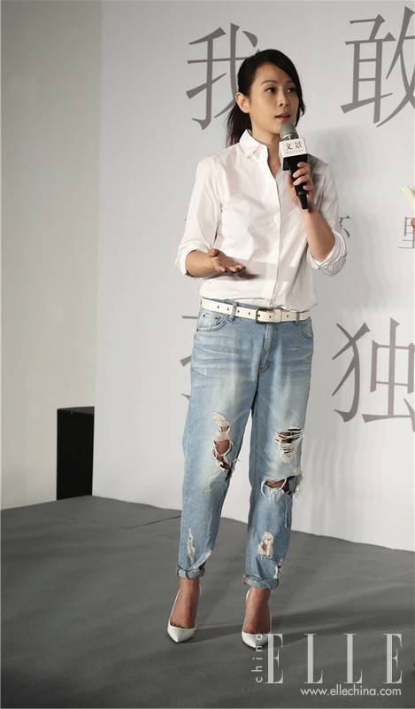 白襯衫配牛仔 叫醒初夏的清爽搭配！