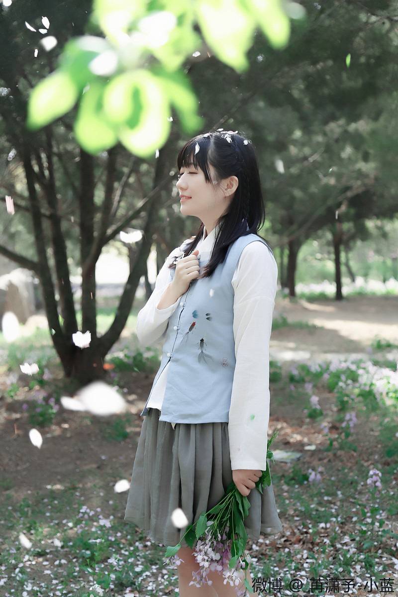 B站舞蹈系元氣美少女藍 來自二次元的治愈系少女