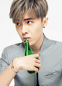 人氣偶像唐禹哲短發(fā)潮流時(shí)尚寫真集