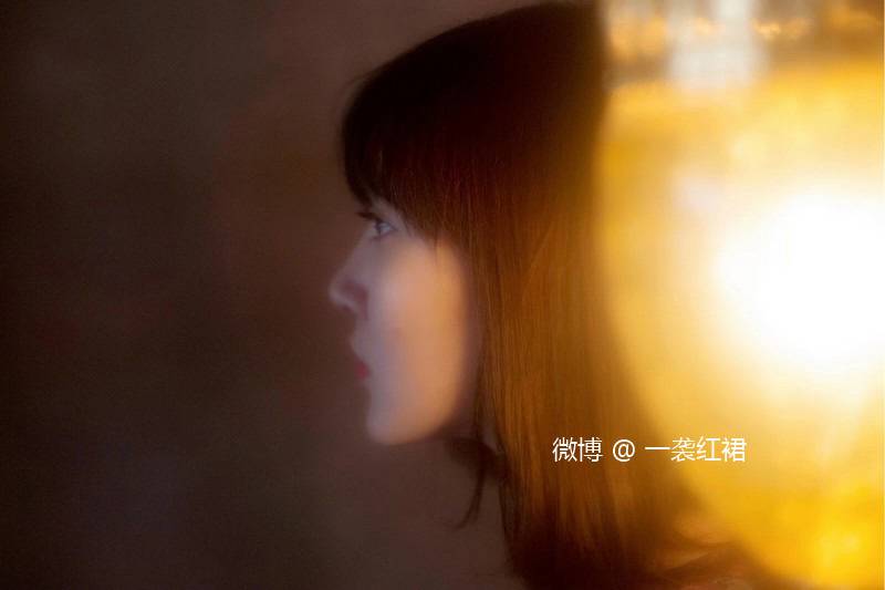 聽一襲紅裙邊打游戲邊跟你掰扯情感法律知識(shí)