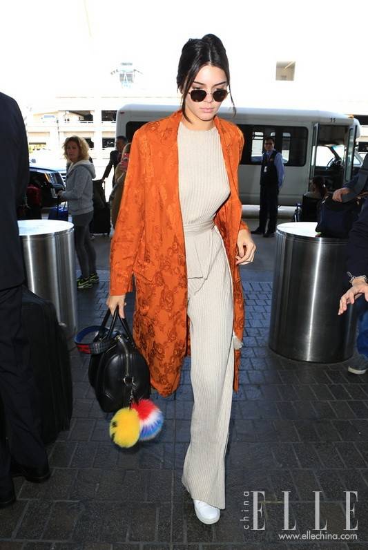 金小妹Kendall Jenner街拍秀出完美簡(jiǎn)約穿搭