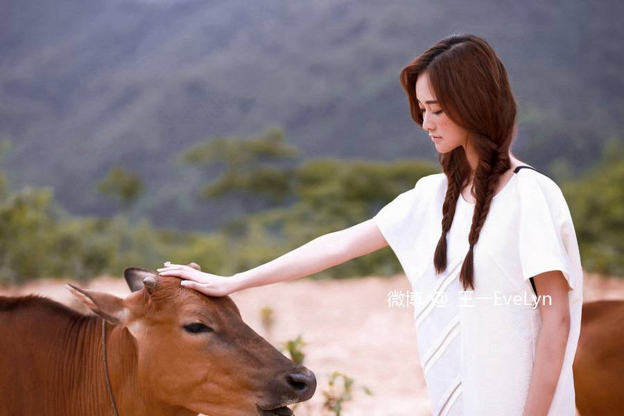 真不敢相信 王一EveLyn居然是能玩轉(zhuǎn)高冷和慈善的妹紙