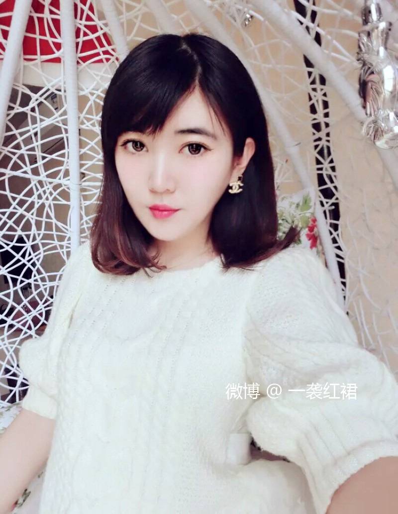 聽一襲紅裙邊打游戲邊跟你掰扯情感法律知識