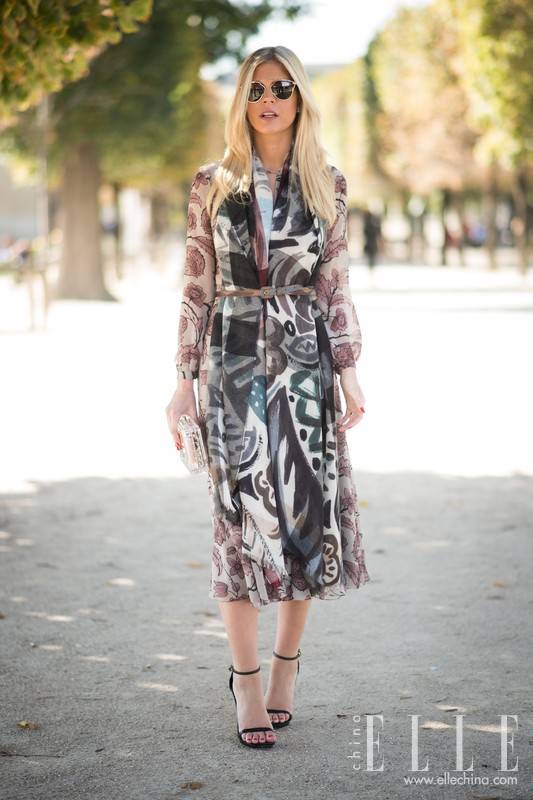 劉雯街拍實(shí)用搭配 教你夏季即防曬又美麗的制勝法寶！