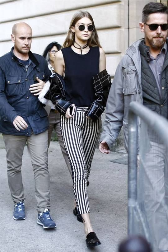 gigi hadid街拍的秘密武器 居然是墨鏡