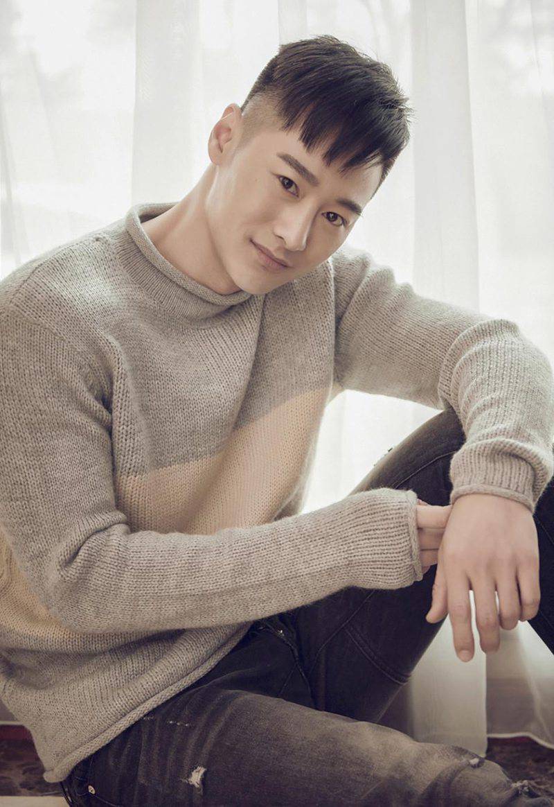 演員亓航午后家居寫(xiě)真集曝光 散發(fā)鄰家氣息