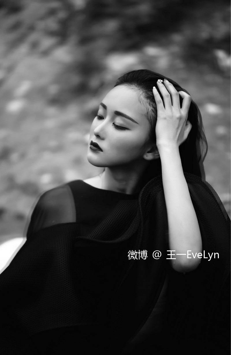真不敢相信 王一EveLyn居然是能玩轉(zhuǎn)高冷和慈善的妹紙