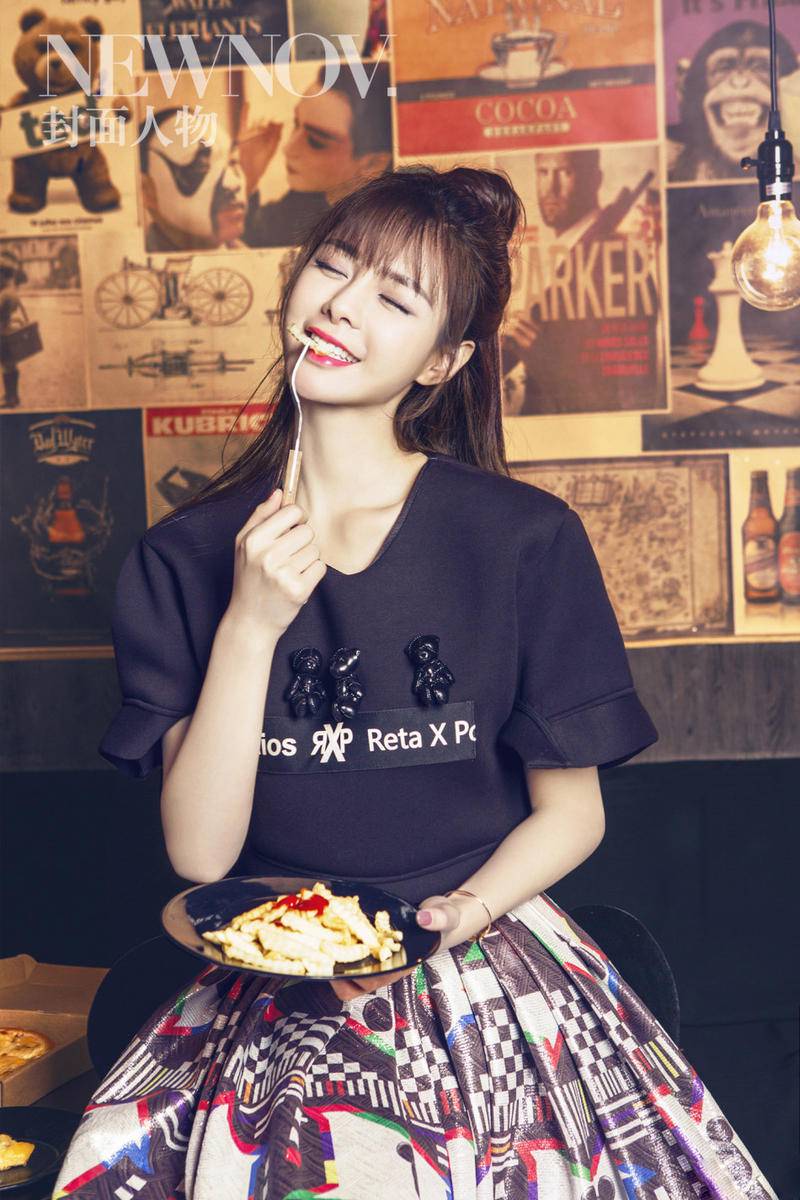 沈夢(mèng)辰夏日寫真文藝范 小露香肩慵懶顯性感