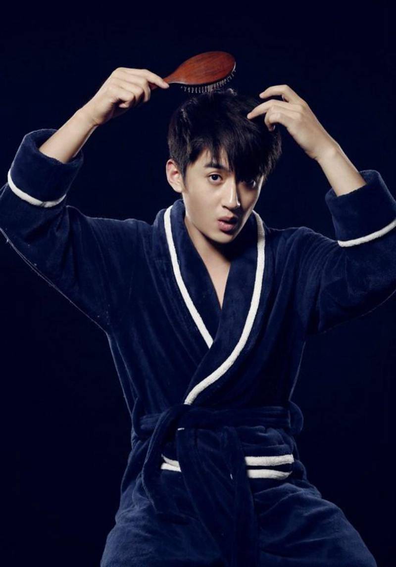 旋風(fēng)小子高廣澤陽光寫真曝光 潮范兒十足