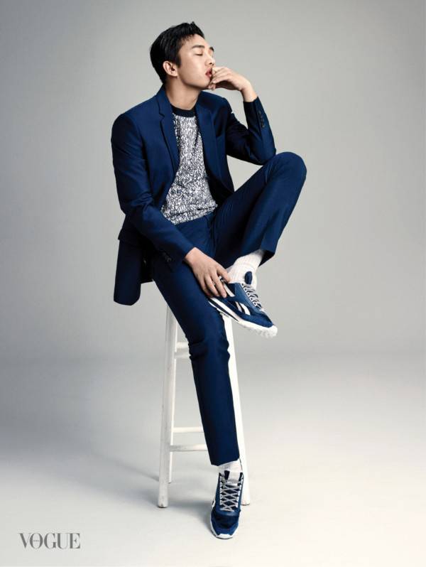 影帝劉亞仁痞氣笑容寫真 目光深邃展型男魅力