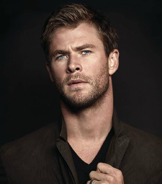 “錘哥”克里斯全新寫(xiě)真大片 帥氣又有型