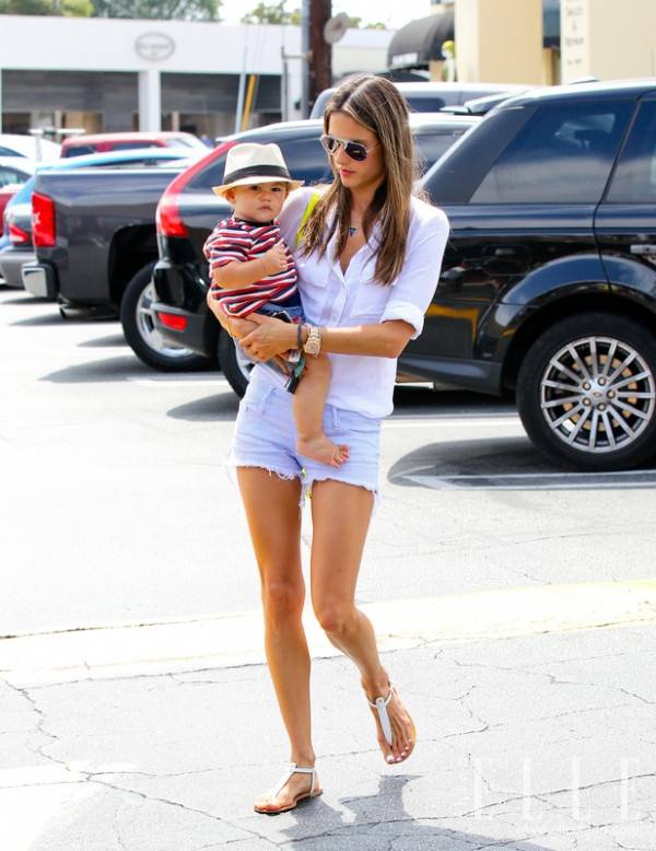 白襯衫配牛仔 叫醒初夏的清爽搭配！