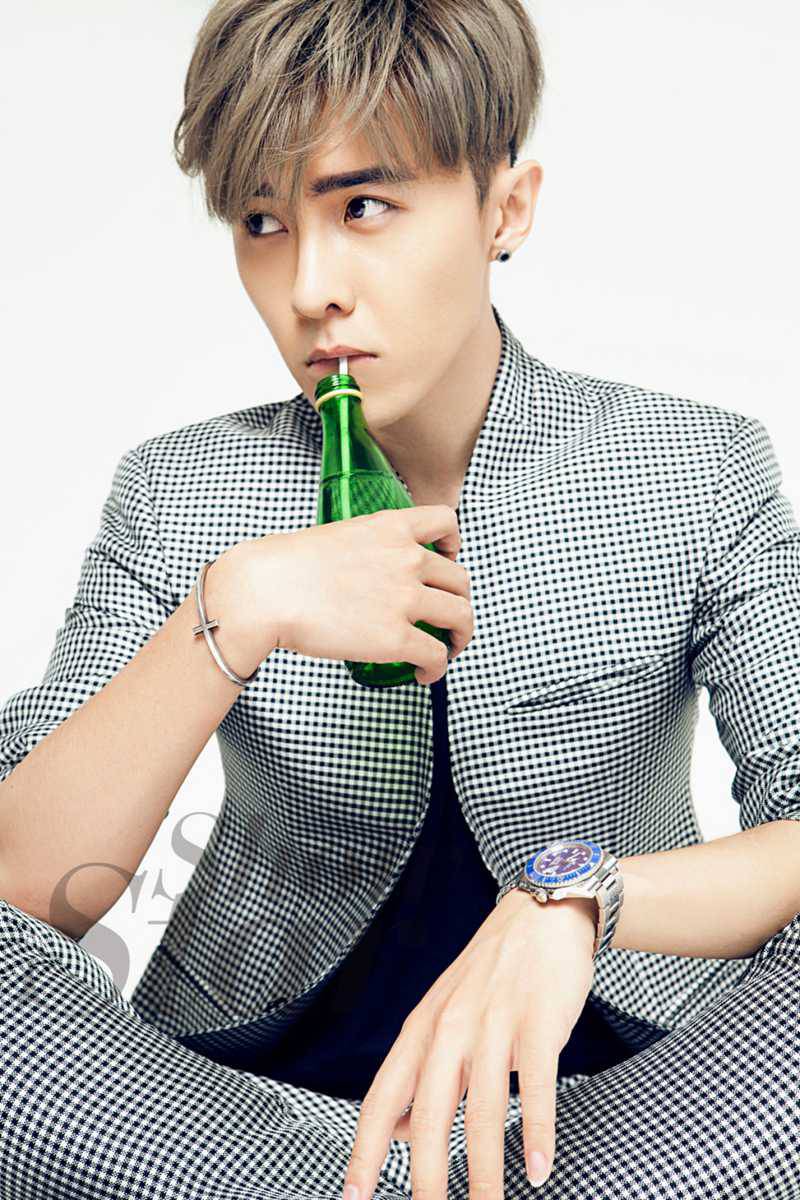 人氣偶像唐禹哲短發(fā)潮流時(shí)尚寫真集