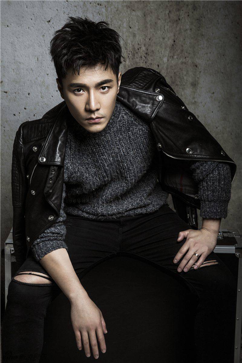 皮衣男鄧寧硬朗出鏡型男寫(xiě)真大片