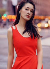 李沁街拍大片曝光 性感優(yōu)雅不失活潑清麗