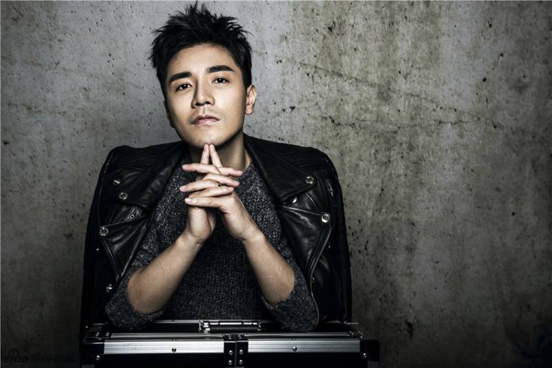 皮衣男鄧寧硬朗出鏡型男寫真大片