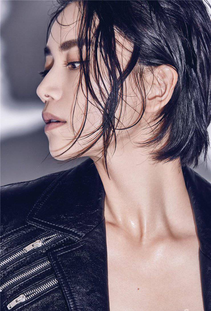 曹曦文黑西裝魅力寫真 真空出鏡性感十足