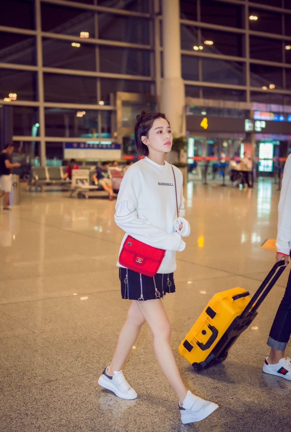 闞清子機(jī)場街拍曝光 盡顯鬼馬精靈范兒