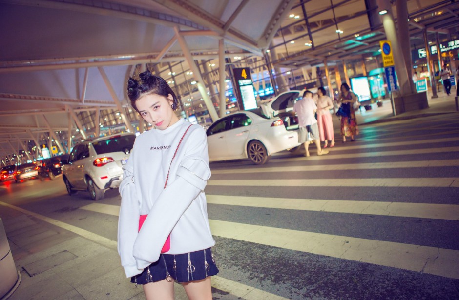 闞清子機(jī)場街拍曝光 盡顯鬼馬精靈范兒