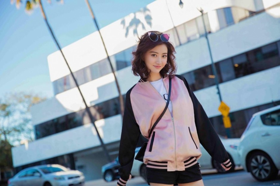 景甜時(shí)尚街拍隨心搭配 逆天大長(zhǎng)腿搶鏡