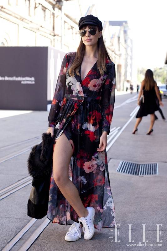 劉雯街拍實(shí)用搭配 教你夏季即防曬又美麗的制勝法寶！