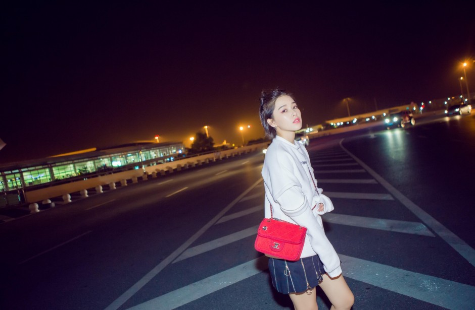 闞清子機場街拍曝光 盡顯鬼馬精靈范兒