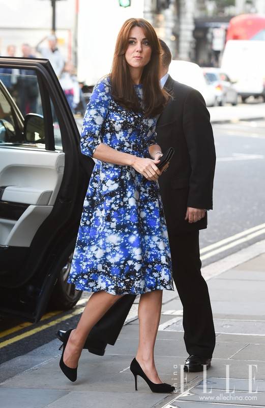 劉雯街拍實(shí)用搭配 教你夏季即防曬又美麗的制勝法寶！