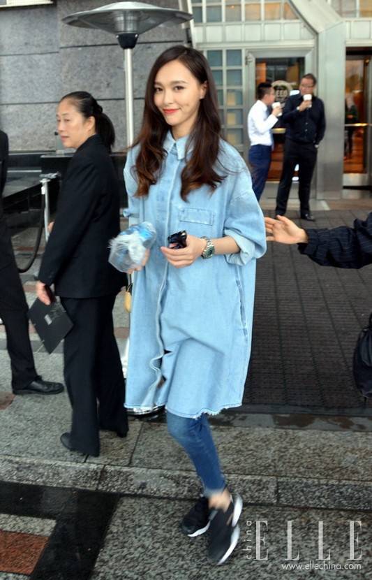 不與百花爭(zhēng)艷 初夏看明星牛仔街拍搭配