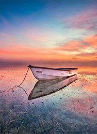 夕陽(yáng)下海灘小船唯美風(fēng)景圖片”
